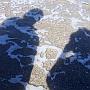 silhouettes dans la mer